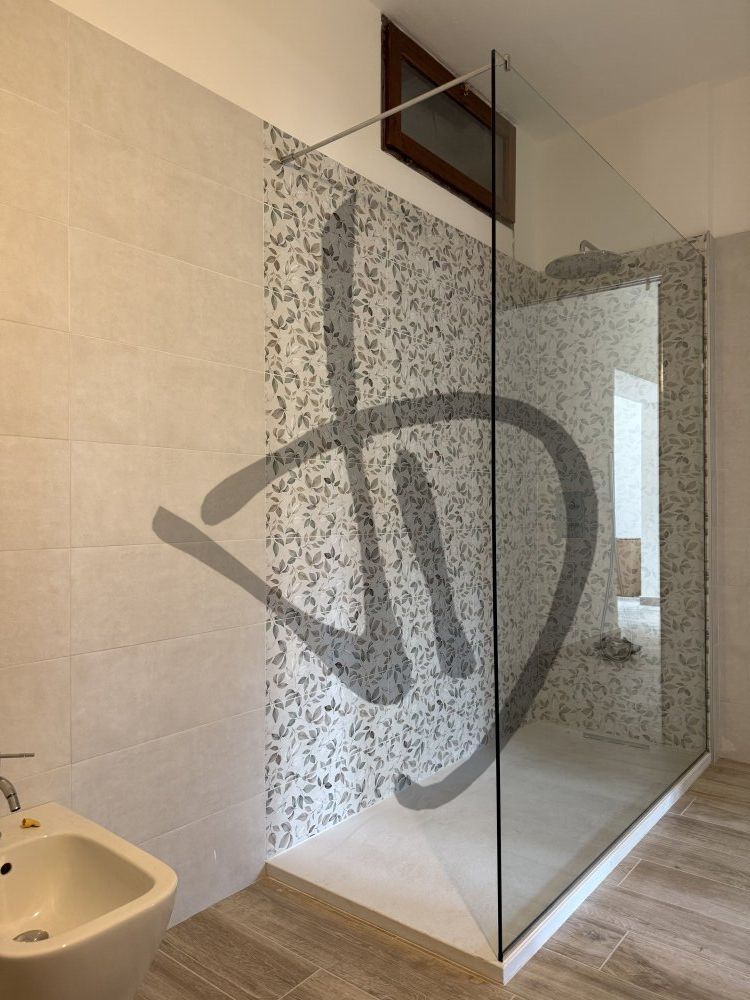 Douche fixe en verre avec barre stabilisatrice - Fixe