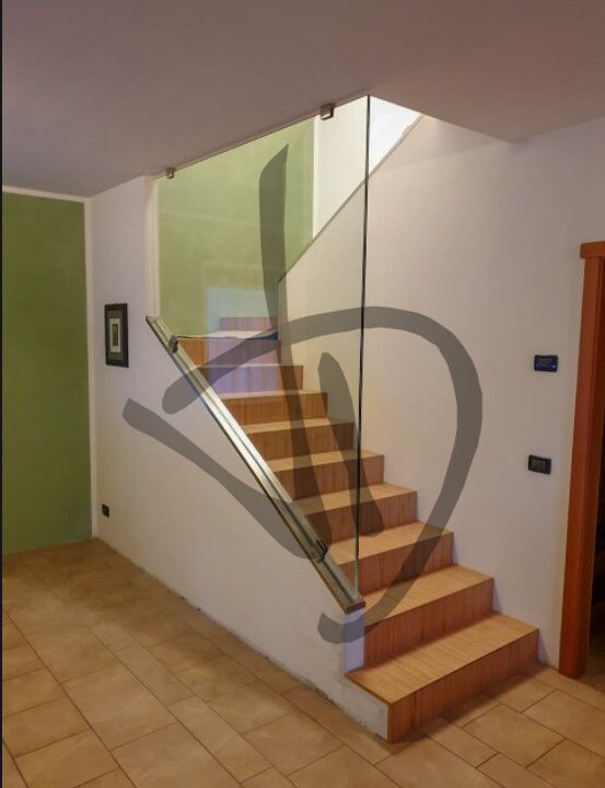 Garde-corps en verre pour la sécurité des escaliers intérieurs - Garde-corps en verre