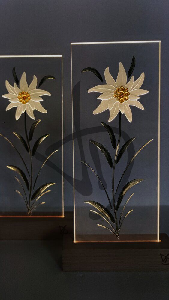 Abat-jour en verre décoré avec socle en bois personnalisé - Abat-jour en verre décoré avec socle en bois personnalisé