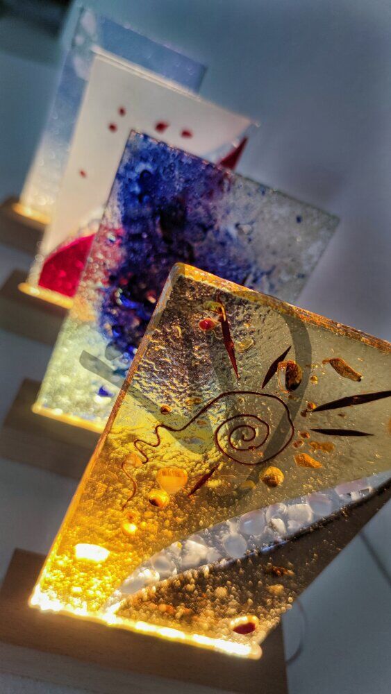 Abat-jour en verre de Murano fusionné avec socle en bois personnalisé - 4 - Abat-jour en verre fusionné de Murano avec socle en bois personnalisé