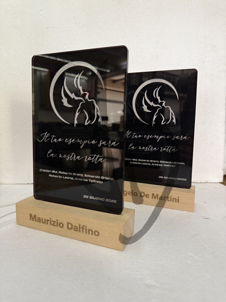 Lampes acryliques en plexiglas décorées avec dédicace avec socle en bois personnalisé 2 - Lampes en plexiglas acrylique décoré avec socle en bois personnalisé