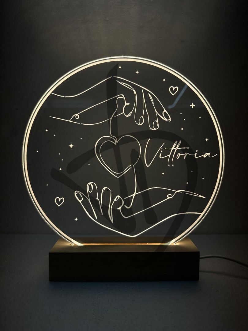 Lampes acryliques en plexiglas décorées de graphismes romantiques pour la Saint-Valentin avec une base en bois - Lampes en plexiglas acrylique décoré avec socle en bois personnalisé