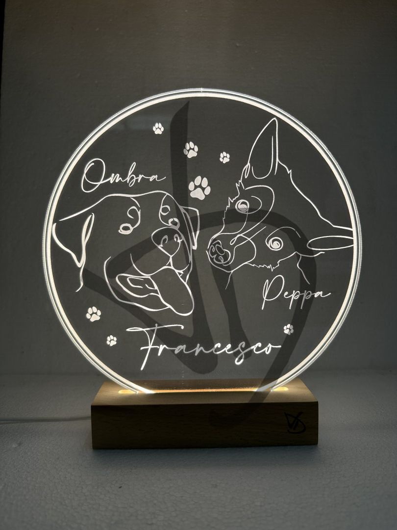Lampes en acrylique plexiglas décorées de graphiques et de noms de chiens avec une base en bois - Lampes en plexiglas acrylique décoré avec socle en bois personnalisé