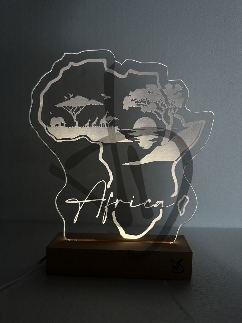 Lampes en acrylique plexiglas décorées de graphismes africains avec un socle en bois - Lampes en plexiglas acrylique décoré avec socle en bois personnalisé