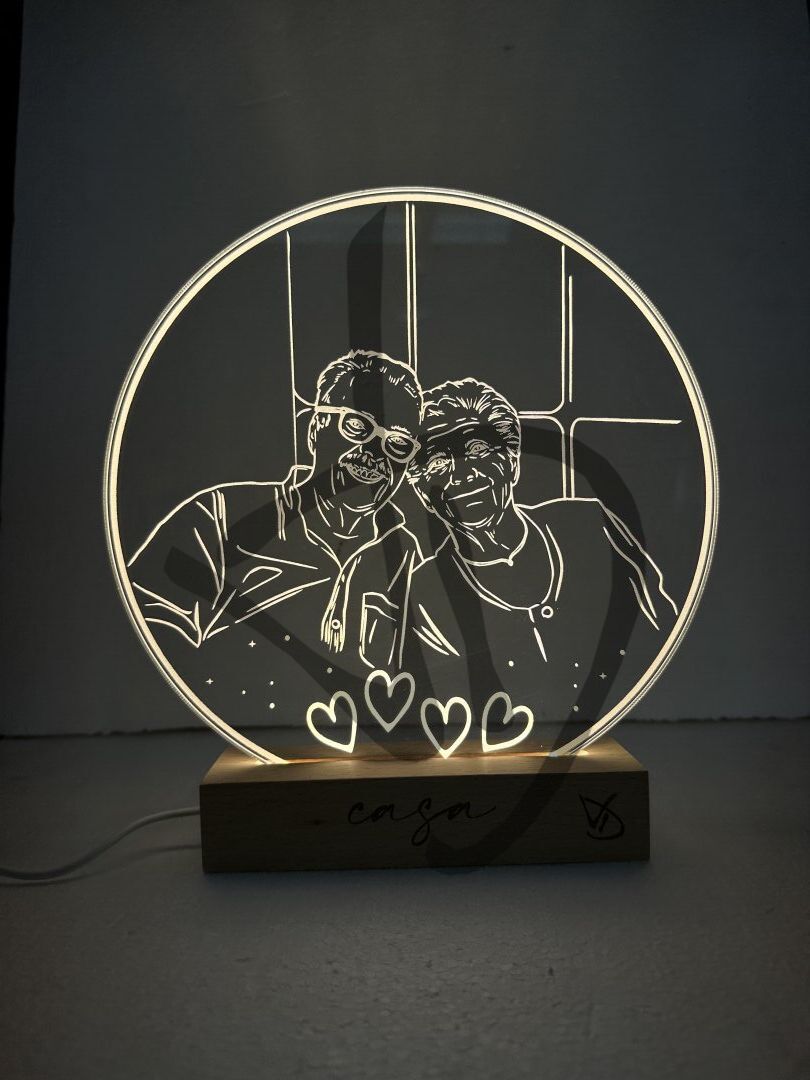 Lampes en acrylique plexiglas décorées de graphismes photo-conçus avec un socle en bois - Lampes en plexiglas acrylique décoré avec socle en bois personnalisé