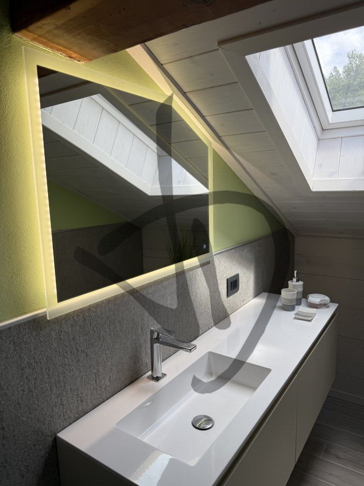 Miroir tactile de forme personnalisée avec LED rétroéclairée et cadre éclairé  - Avec cadre lumineux