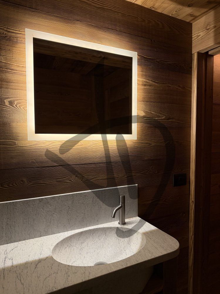 Miroir tactile rétroéclairé LED sur mesure avec cadre lumineux pour salle de bain - Avec cadre lumineux