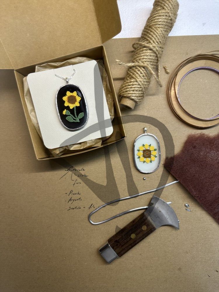 Pendentifs en verre avec fleurs et insert poinçonné Valsesian fait main - 3 - 2 - Pendentifs en verre et poinçon