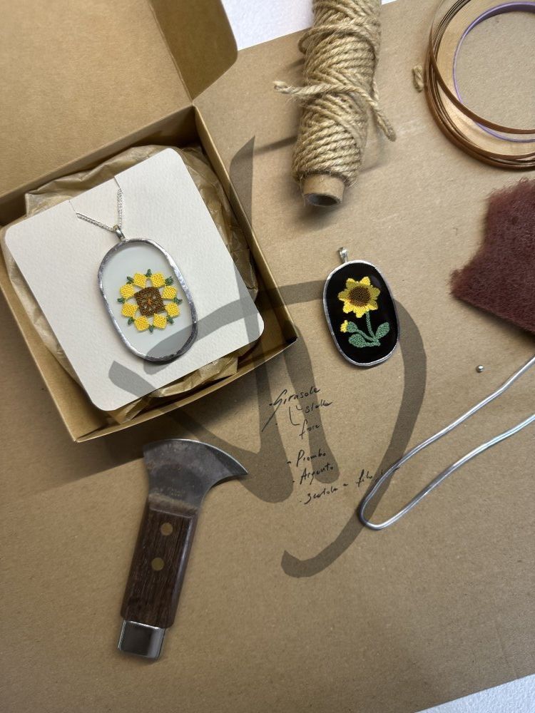 Pendentifs en verre avec fleurs et insert poinçonné Valsesian fait main - 3 - 3 - Pendentifs en verre et poinçon