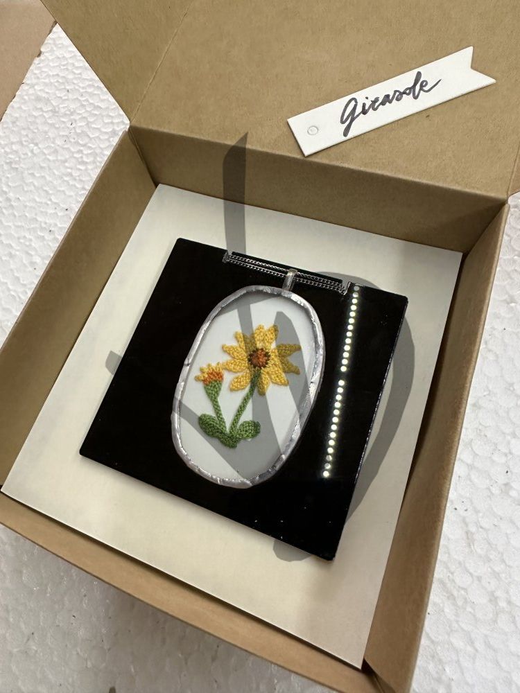 Pendentifs en verre avec fleurs et inserts de poinçons valsésiens faits à la main - 3 - 5 - Pendentifs en verre et poinçon