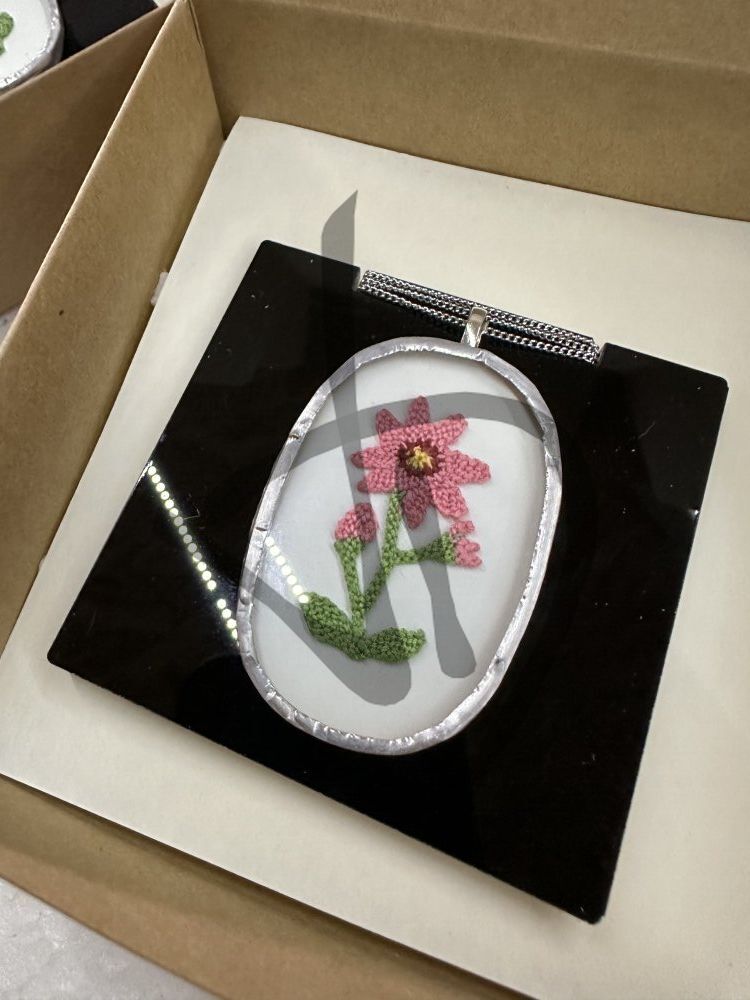 Pendentifs en verre avec fleurs et inserts de poinçons valsésiens faits à la main - 3 - 6 - Pendentifs en verre et poinçon