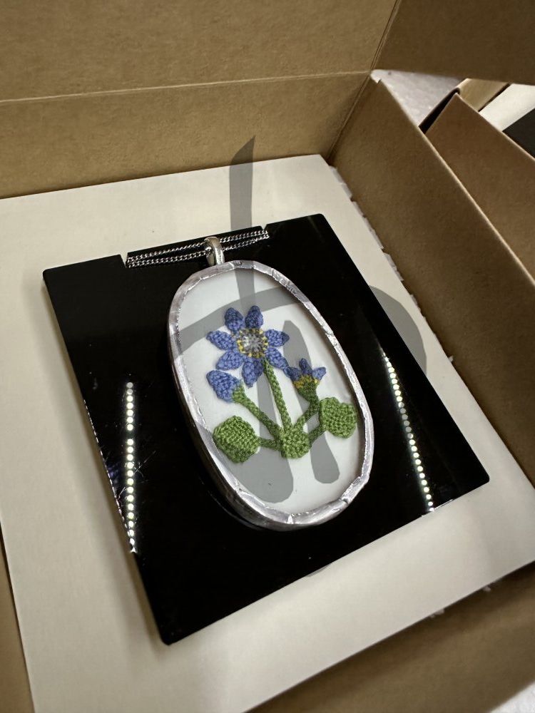 Pendentifs en verre avec fleurs et inserts poinçonnés valsésiens faits à la main - 3 - 8 - Pendentifs en verre et poinçon