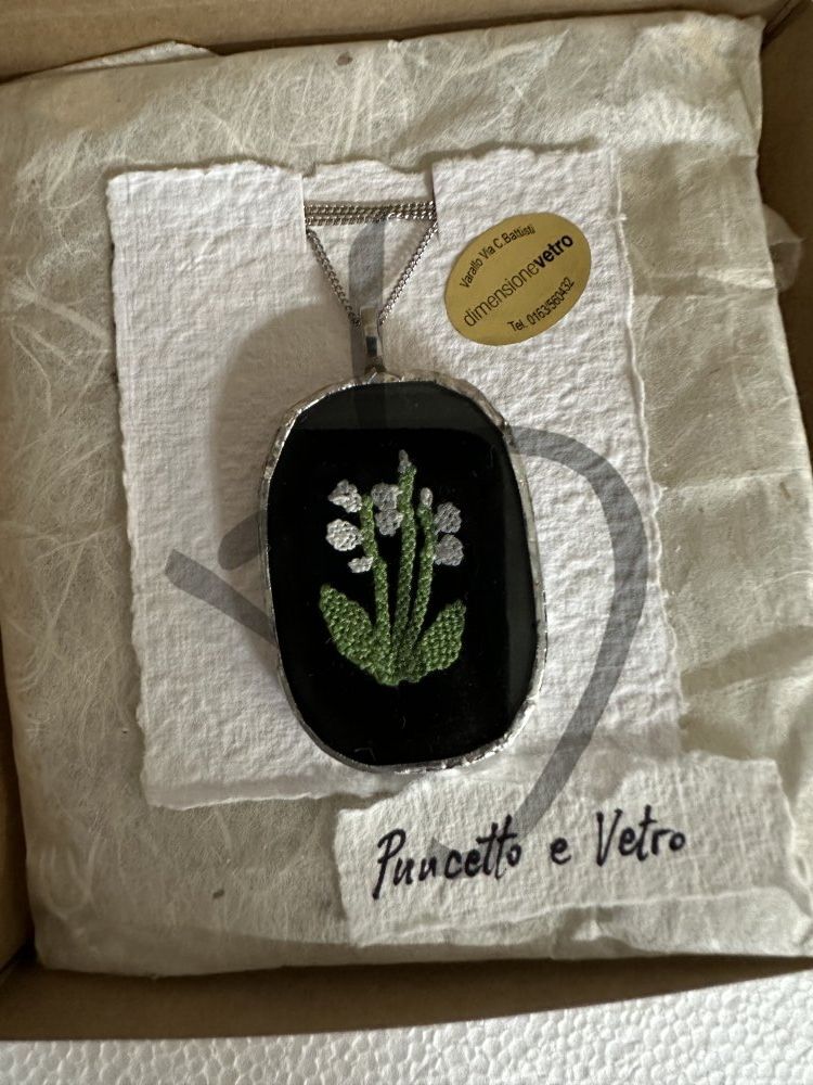 Pendentifs en verre avec insert poinçonné valsésien fait main - 3 - Pendentifs en verre et poinçon