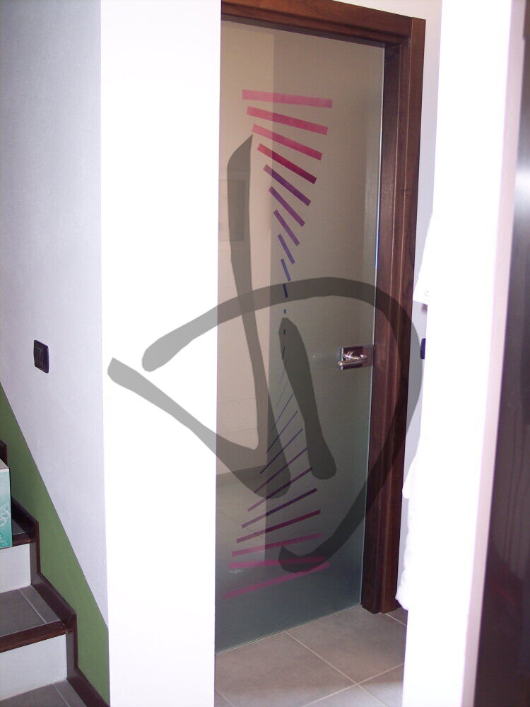 Porte battante en verre satiné sur mesure avec décor abstrait 1 - Portes battantes