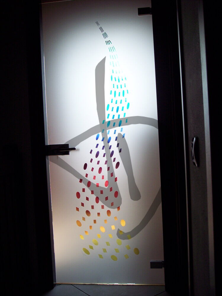 Porte battante en verre satiné sur mesure avec décor abstrait 2 - Portes battantes